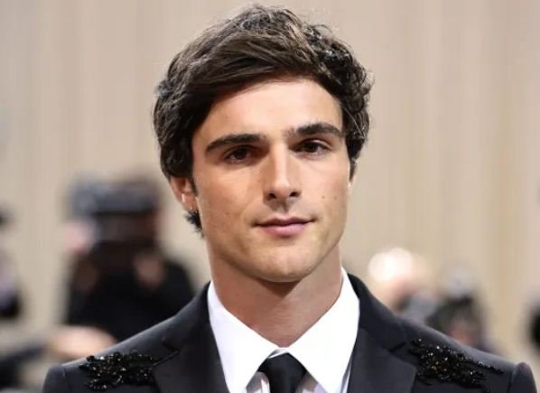 Jacob Elordi - Name, age, height, hometown, famous movies, current relationship, awards.