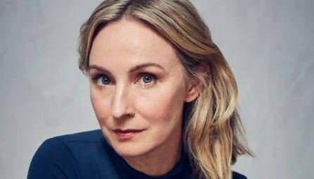 Lisa McCune - Name, age, height, hometown, famous movies, current relationship, awards.