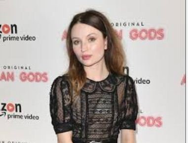 Emily Browning - Name, age, height, hometown, famous movies, current relationship, awards.