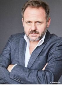 Samuel Finzi – Name, age, height, hometown, famous movies, current relationship, awards.